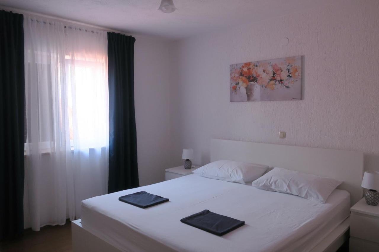 Mesic Apartment